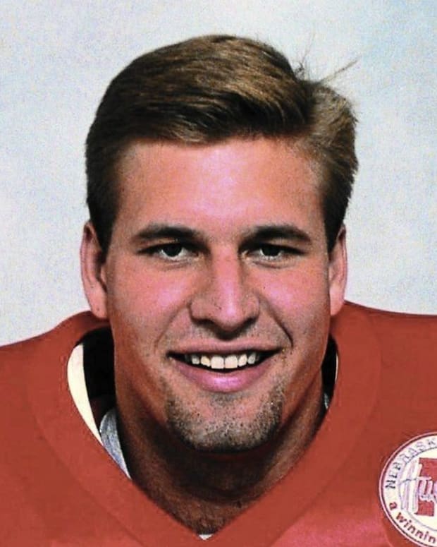 Trev Alberts, Nebraska football outside linebacker